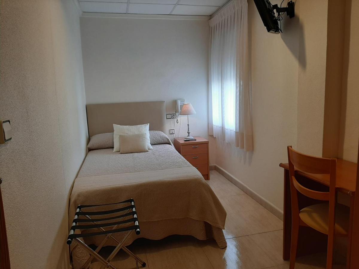 Hostal El Retiro Almoradi Bagian luar foto